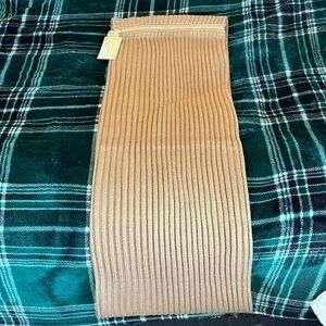 Michael Kors NWT Women’s Tan Scarf With Zipper, 100% Acrylic!